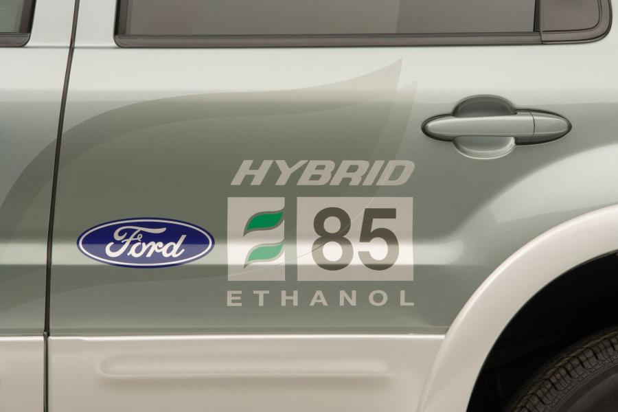 Детали экстерьера Ford Escape Hybrid 2004 года  (фото 33 из 37)